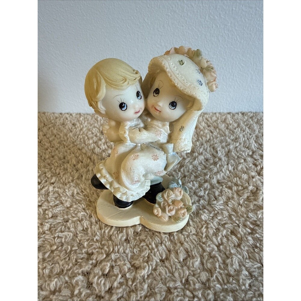 Vintage Bride and Groom Shiah Yih Resin Figurine Cake Topper